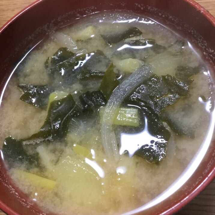 味噌汁 じゃがいも 玉ねぎ わかめ ねぎ レシピ 作り方 By あぽちょふ 楽天レシピ 味噌汁 じゃがいも 玉ねぎ わかめ ねぎ レシピ 作り方 By あぽちょふ 楽天レシピ